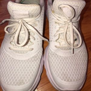 Underarmour White Running Shoes!